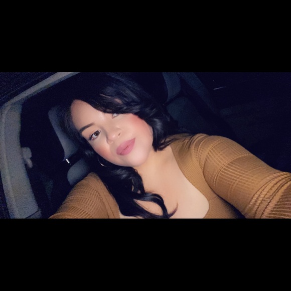 WELCOME TO MY CLOSET ❤️👗👠👢👛 🎉🎉 - Picture 5 of 5